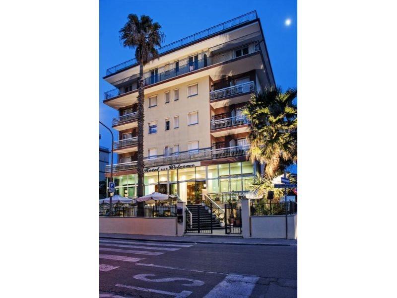 Hotel Welcome Сан Бенедето дел Тронто Екстериор снимка