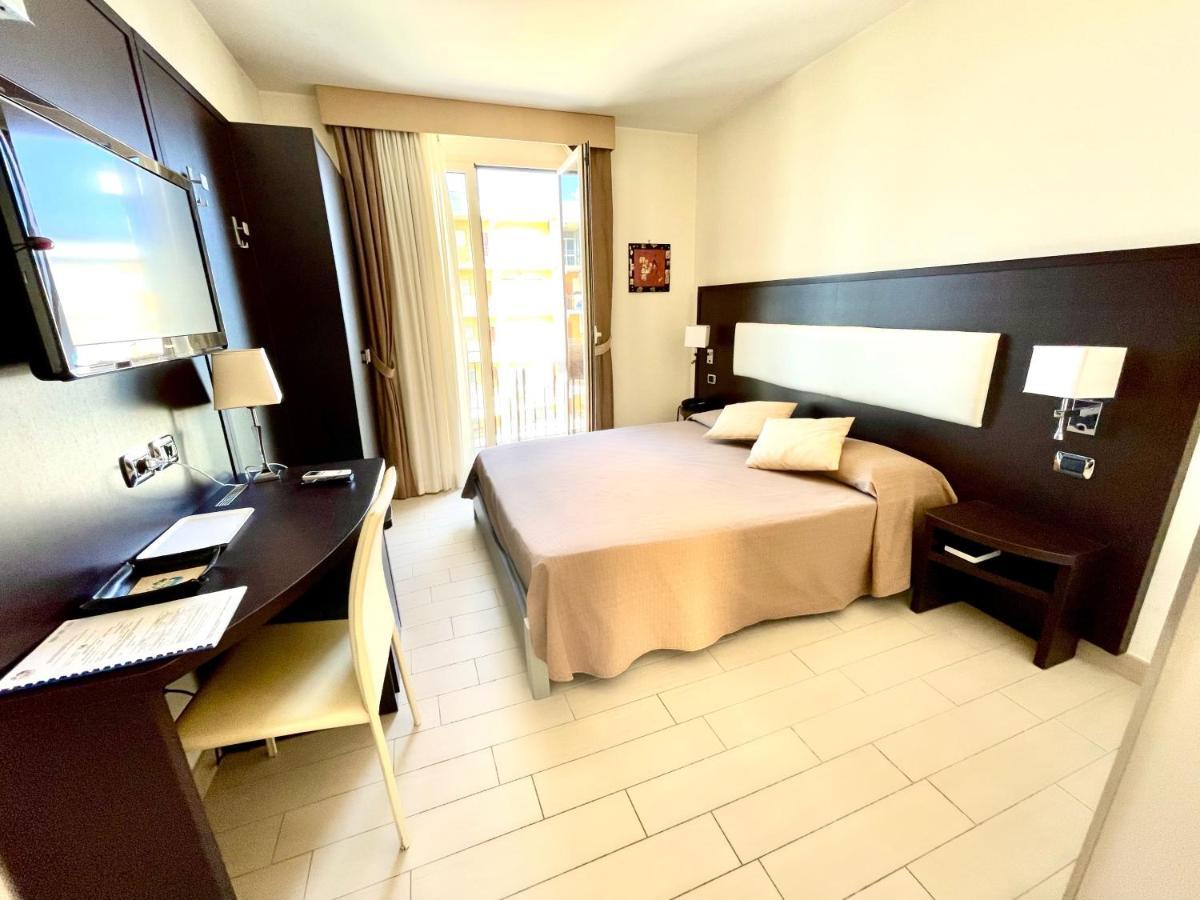 Hotel Welcome Сан Бенедето дел Тронто Екстериор снимка